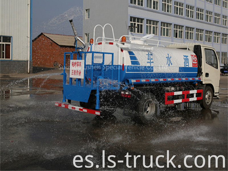 WATER SPRINKLER TRUCK